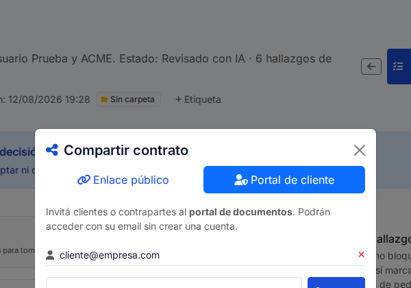 Modal Compartir contrato, pestaña Portal de cliente con campo de email e Invitar