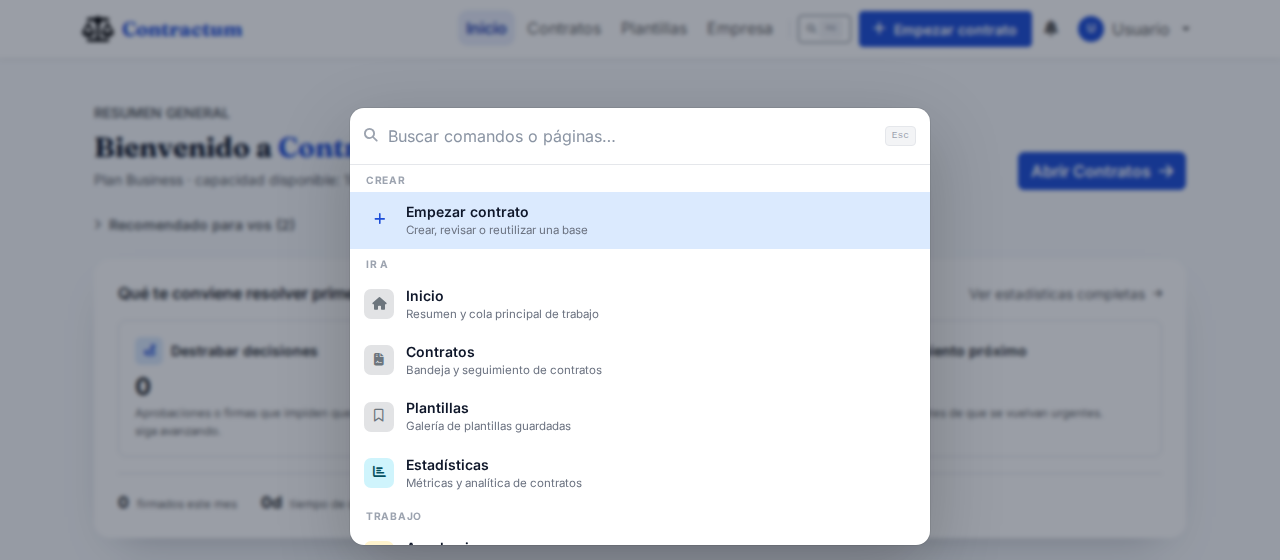 Paleta de comandos abierta con ⌘K mostrando accesos rápidos a Inicio, Contratos, Plantillas y Estadísticas